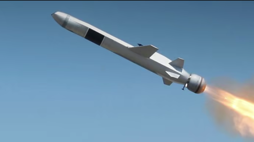 "Немного" не долетела: в Крыму упала российская ракета и разрушила жилой дом