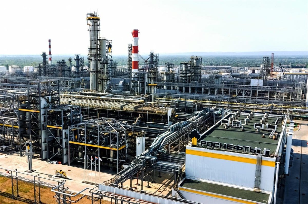 Дроны ГУР атаковали Новокуйбышевский НПЗ в Самарской области, – источники