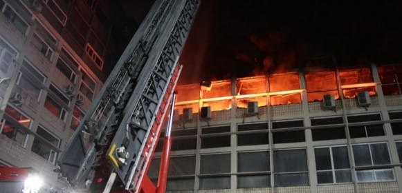 Масштабный пожар в Петербурге: горит завод по производству микроэлектроники