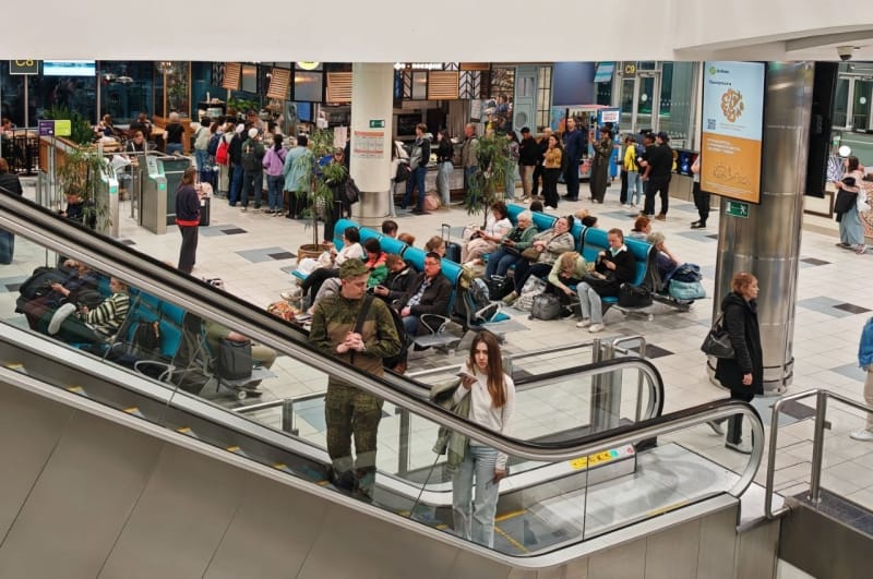 В аэропортах Москвы коллапс из-за атаки дронов: люди застряли и не могут вылететь