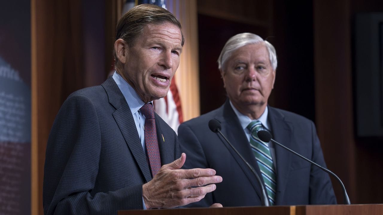 В Сенате США напомнили, что подготовили закон о 500% пошлин для стран, что торгуют с Россией