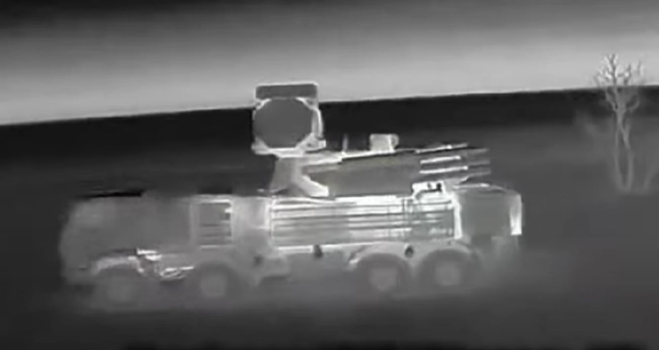 Украинские дроны "Бобер" уничтожают технику оккупантов в Крыму: эксклюзивные кадры боевой работы