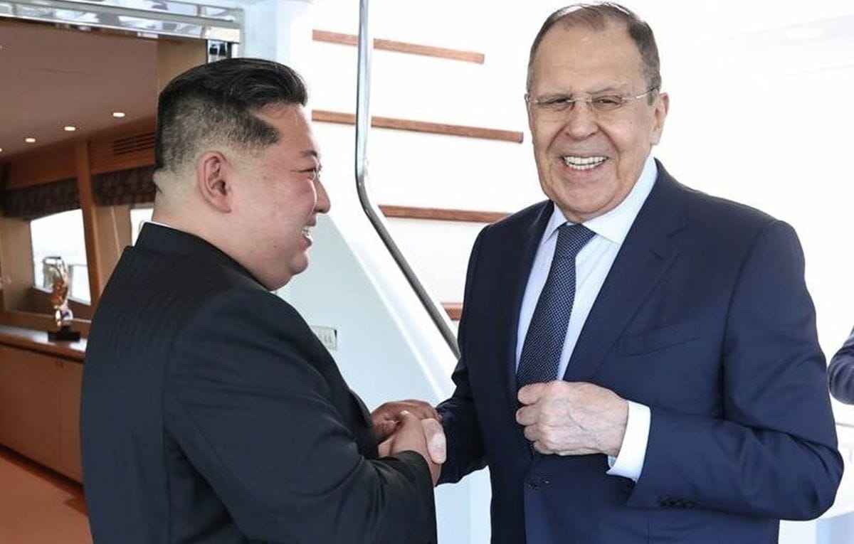 Объятия Путина и Кима становятся крепче: какие странные товары экспортирует КНДР в Россию