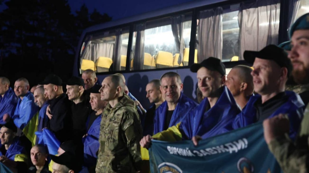 Домой возвращаются тяжелобольные и тяжелораненые защитники: состоялся новый обмен пленными