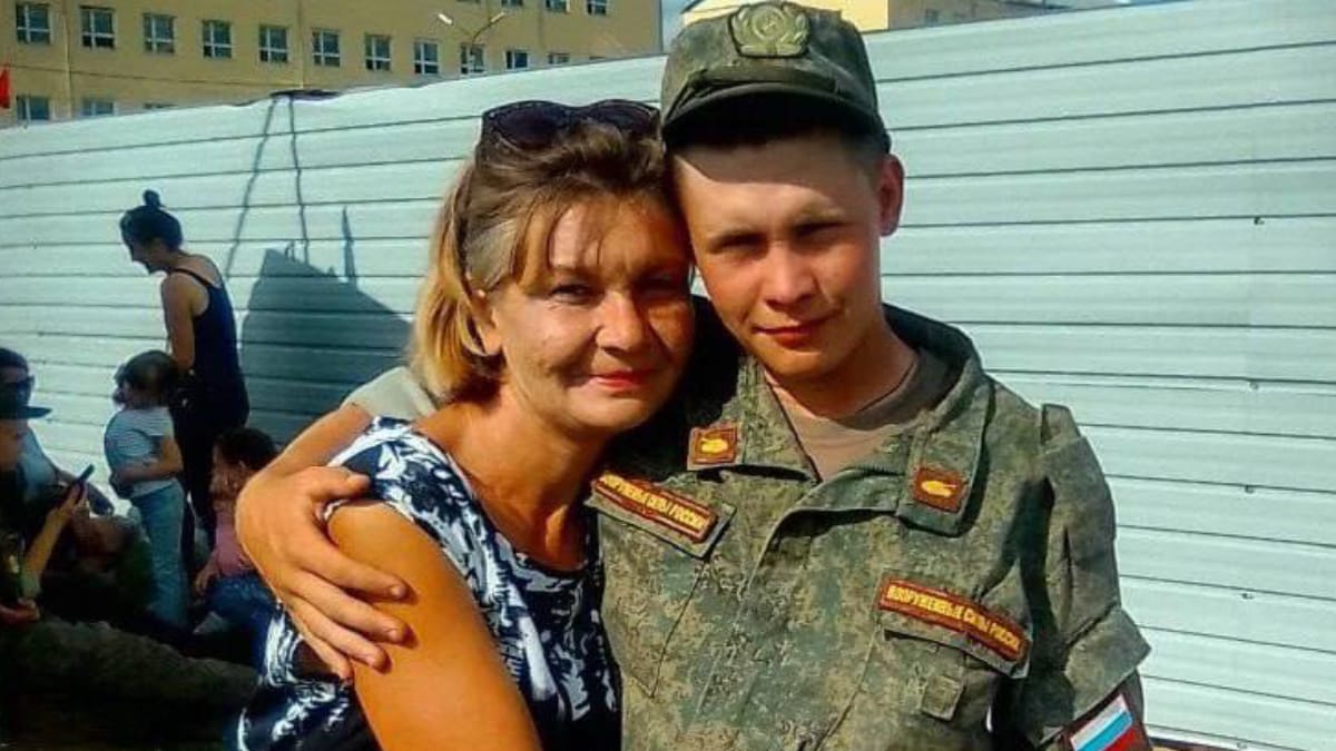 Был "очень хорошим мальчиком": в Забайкалье россиянка умерла на могиле сына-оккупанта