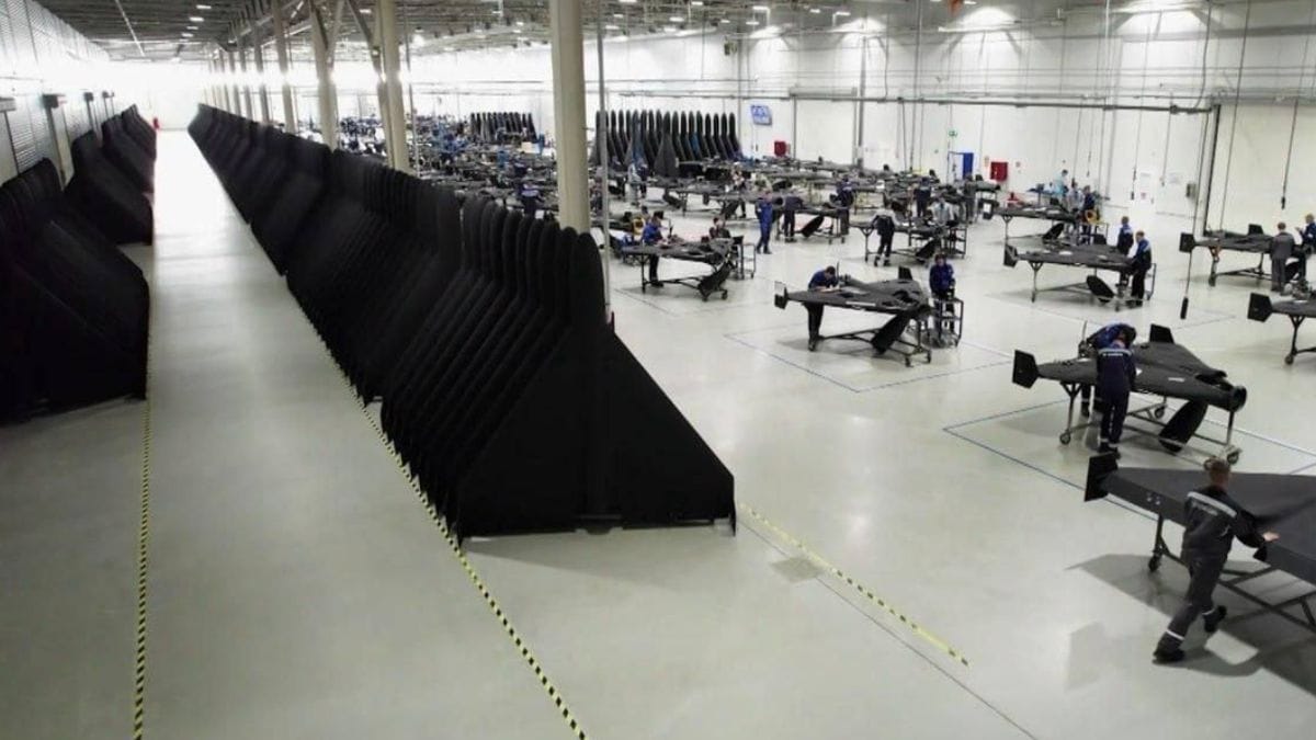 Из-за дефицита рабочей силы Россия вербует женщин из ЮАР: их могут привлекать к производству "Шахедов"